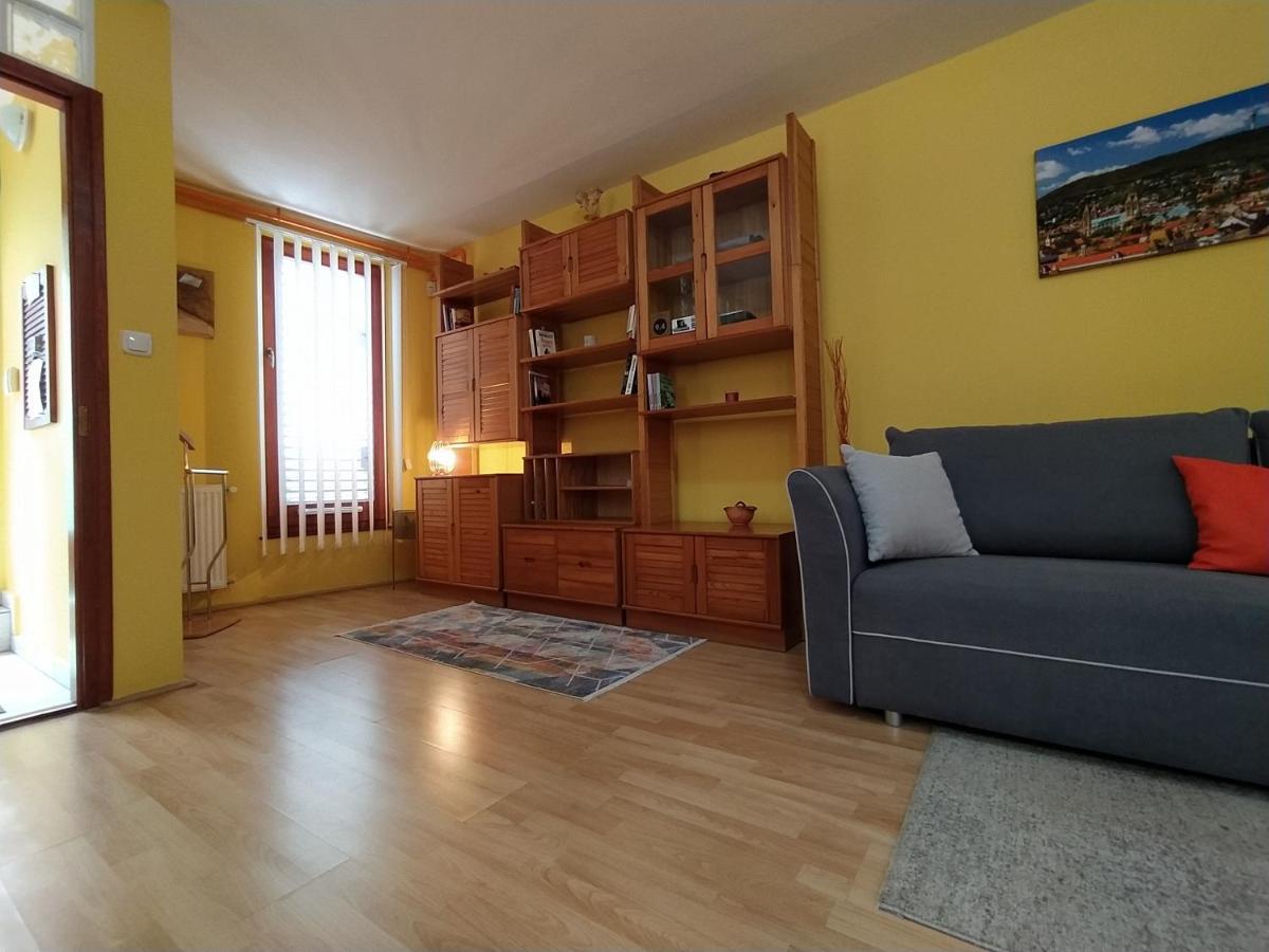 Апартаменти Keltaur Studio Apartman With Garage Печ Екстер'єр фото