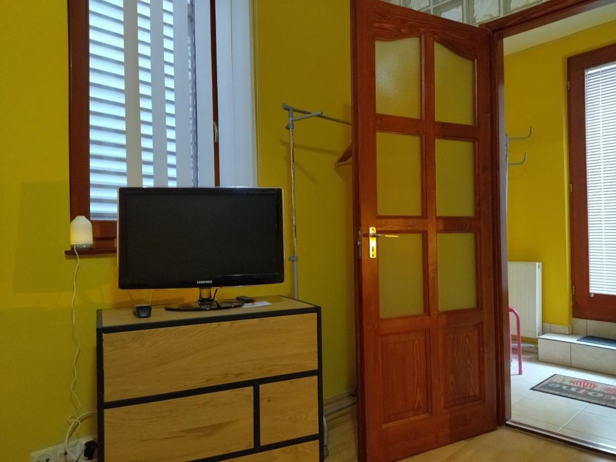 Апартаменти Keltaur Studio Apartman With Garage Печ Екстер'єр фото